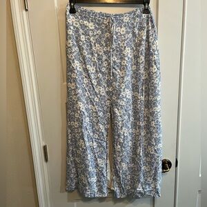 American Eagle Outfitters Blue and White Floral Pants